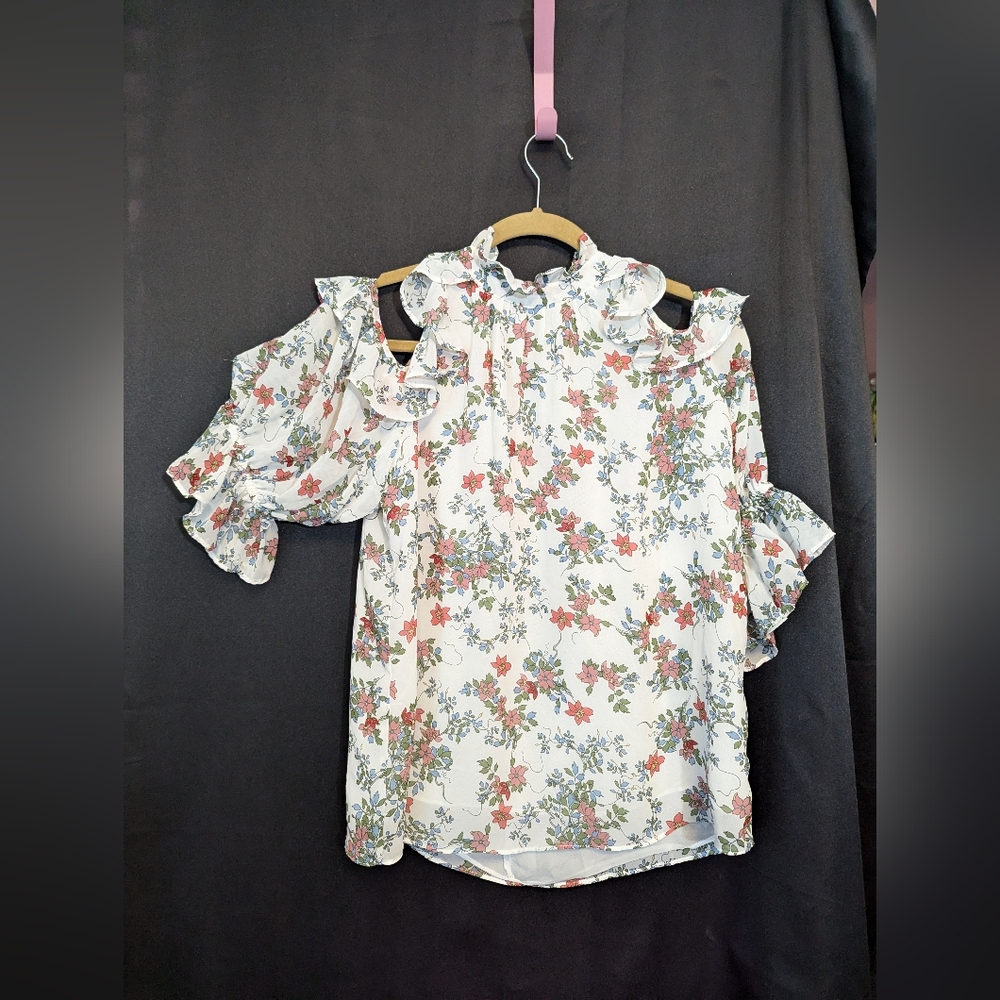Max Studio open shoulder white floral blouse